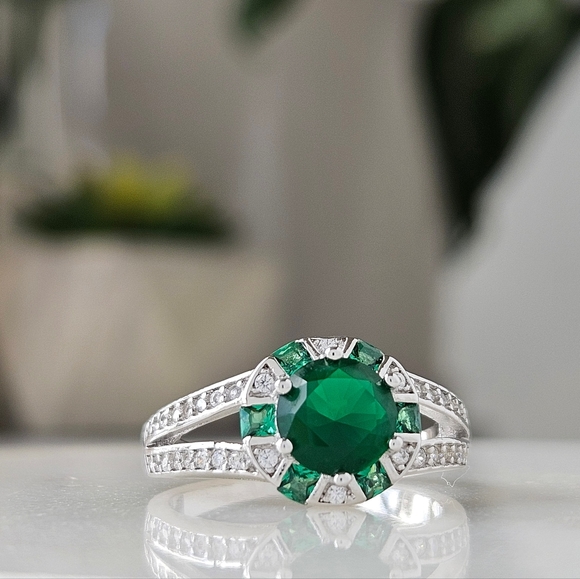 Round Emerald Green Gemstone Ring, 925 Sterling Silver Charmed Aroma - Picture 6 of 9